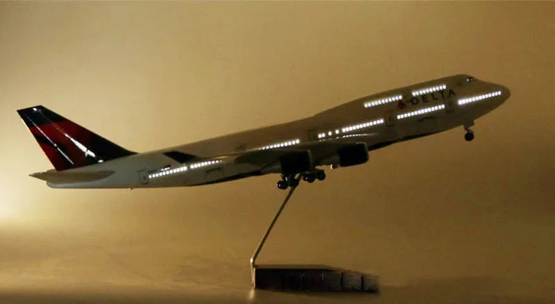 ALDO Creative Arts Collectibles Scale Model With Lights Delta Airlines Boeing 747 B747 Model Aircraft With Landing Gears and LED Lights
