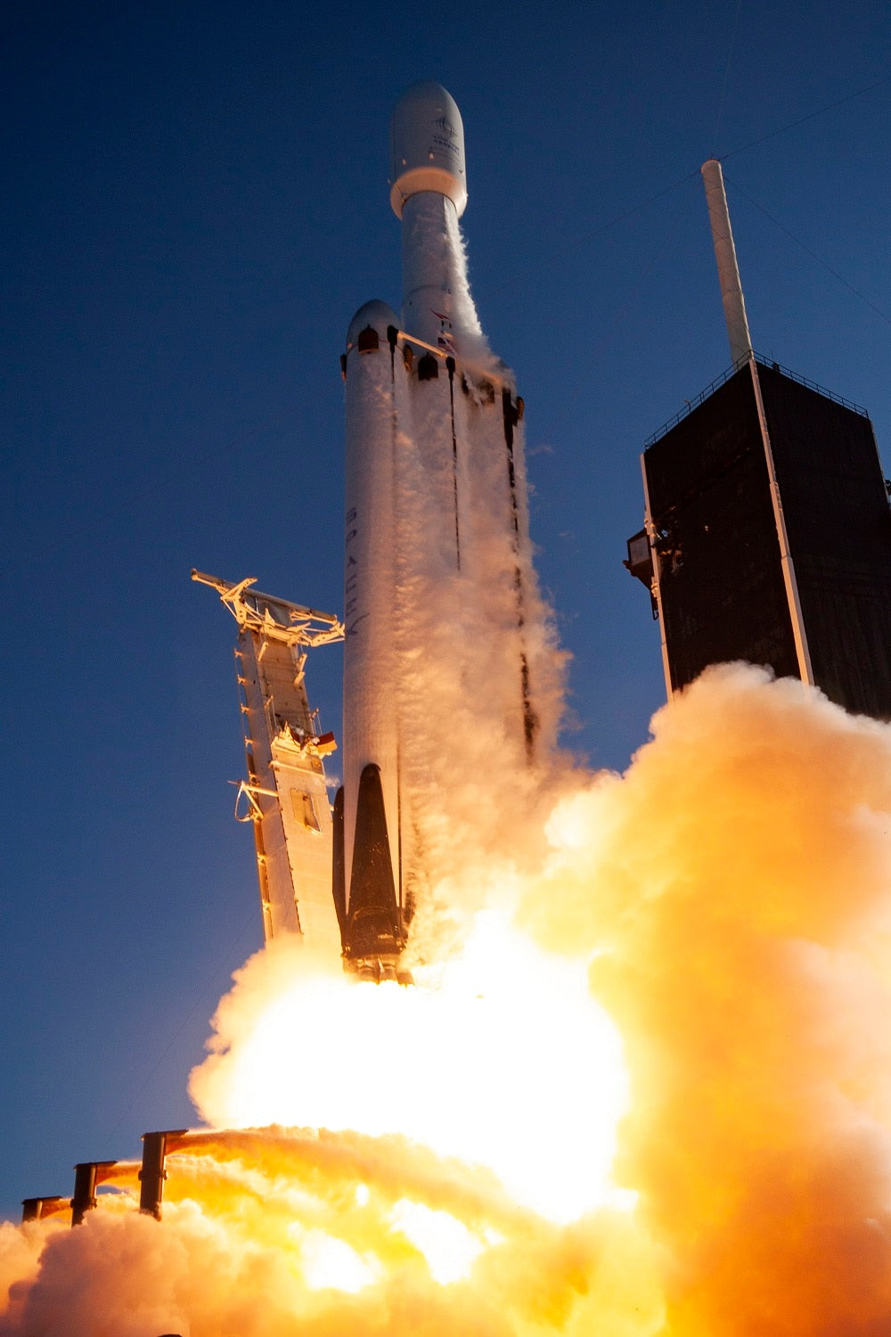 ALDO > Hobbies & Creative Arts> Collectibles> Scale Model NASA Space X Model Rocket Falcon Super Heavy Spacecraft Model Desk Top Display.