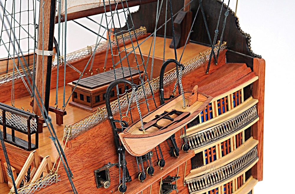 Aldo Hobbies & Creative Arts> Collectibles> Scale Model HMS Victory Xtract Large Tallship Wood Model Sailboat Assembled  With Display Case XL No Glass