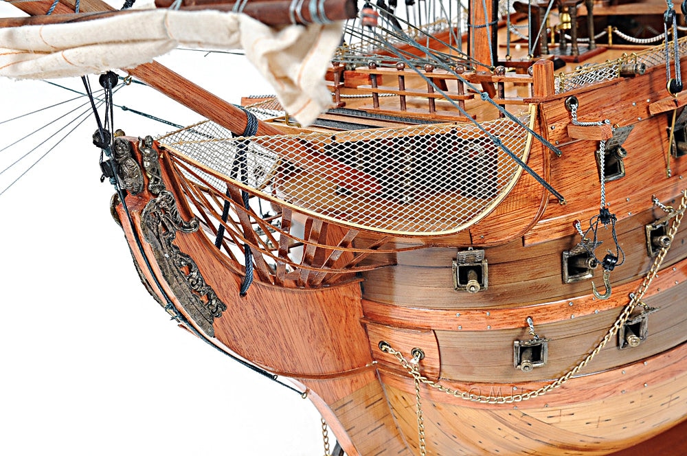 Aldo Hobbies & Creative Arts> Collectibles> Scale Model HMS Victory Xtract Large Tallship Wood Model Sailboat Assembled  With Display Case XL No Glass