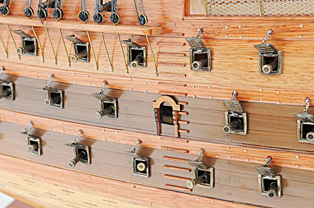 Aldo Hobbies & Creative Arts> Collectibles> Scale Model HMS Victory Xtract Large Tallship Wood Model Sailboat Assembled  With Display Case XL No Glass