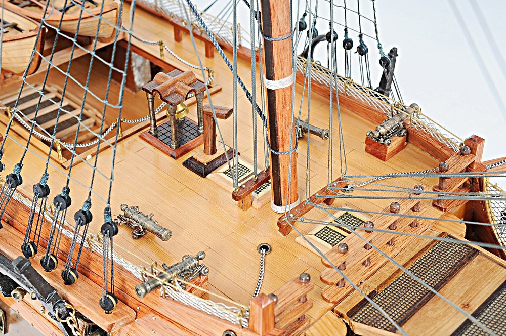 Aldo Hobbies & Creative Arts> Collectibles> Scale Model HMS Victory Xtract Large Tallship Wood Model Sailboat Assembled  With Display Case XL No Glass