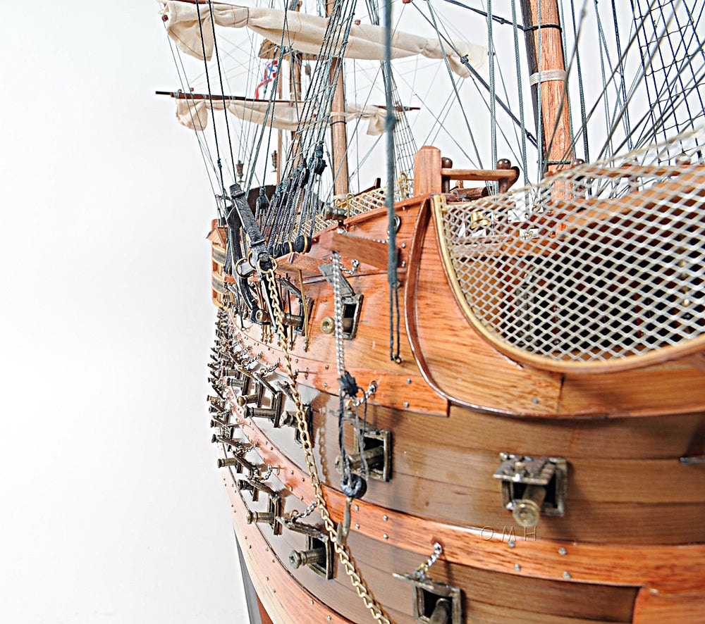 Aldo Hobbies & Creative Arts> Collectibles> Scale Model HMS Victory Xtract Large Tallship Wood Model Sailboat Assembled  With Display Case XL No Glass