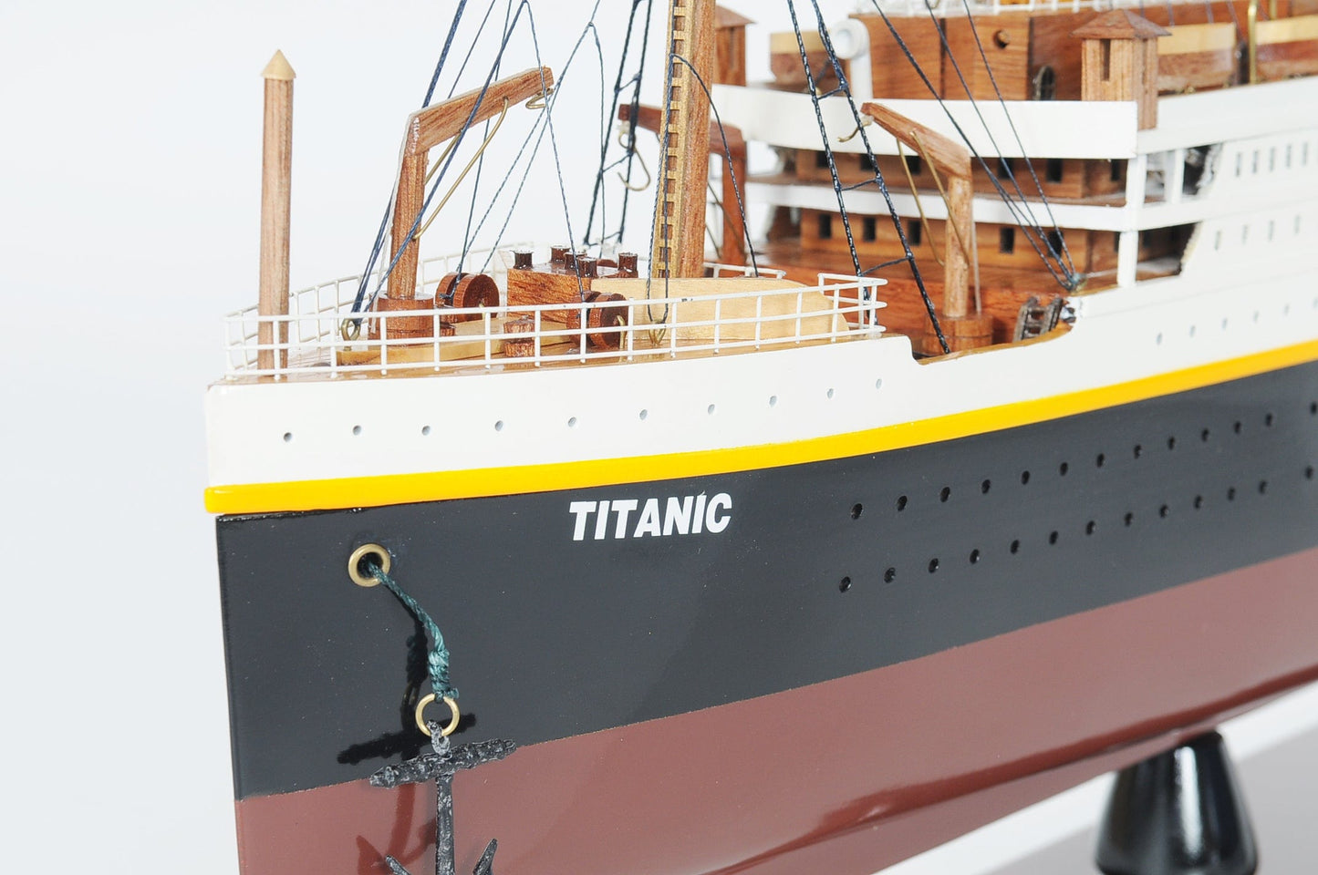 ALDO Hobbies & Creative Arts> Collectibles> Scale Model L: 32 W: 4 H: 13 Inches / NEW / Wood RMS Titanic Painted  Medium With lights Passenger Ship Ocean Liner Wood Model Assembled
