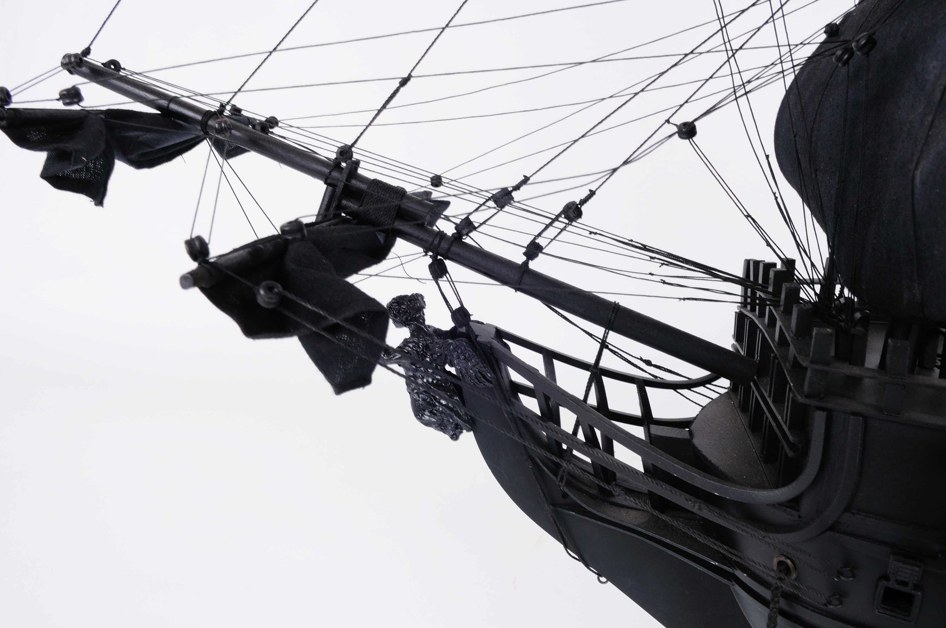 ALDO Hobbies & Creative Arts> Collectibles> Scale Model L: 35.4 W: 13.5 H: 29.5 Inches / NEW / Wood Black Pearl Pirates of The Caribbean Medium Tall Ship Wood Model Sailboat With Table Top Display Case Front OpenAssembled
