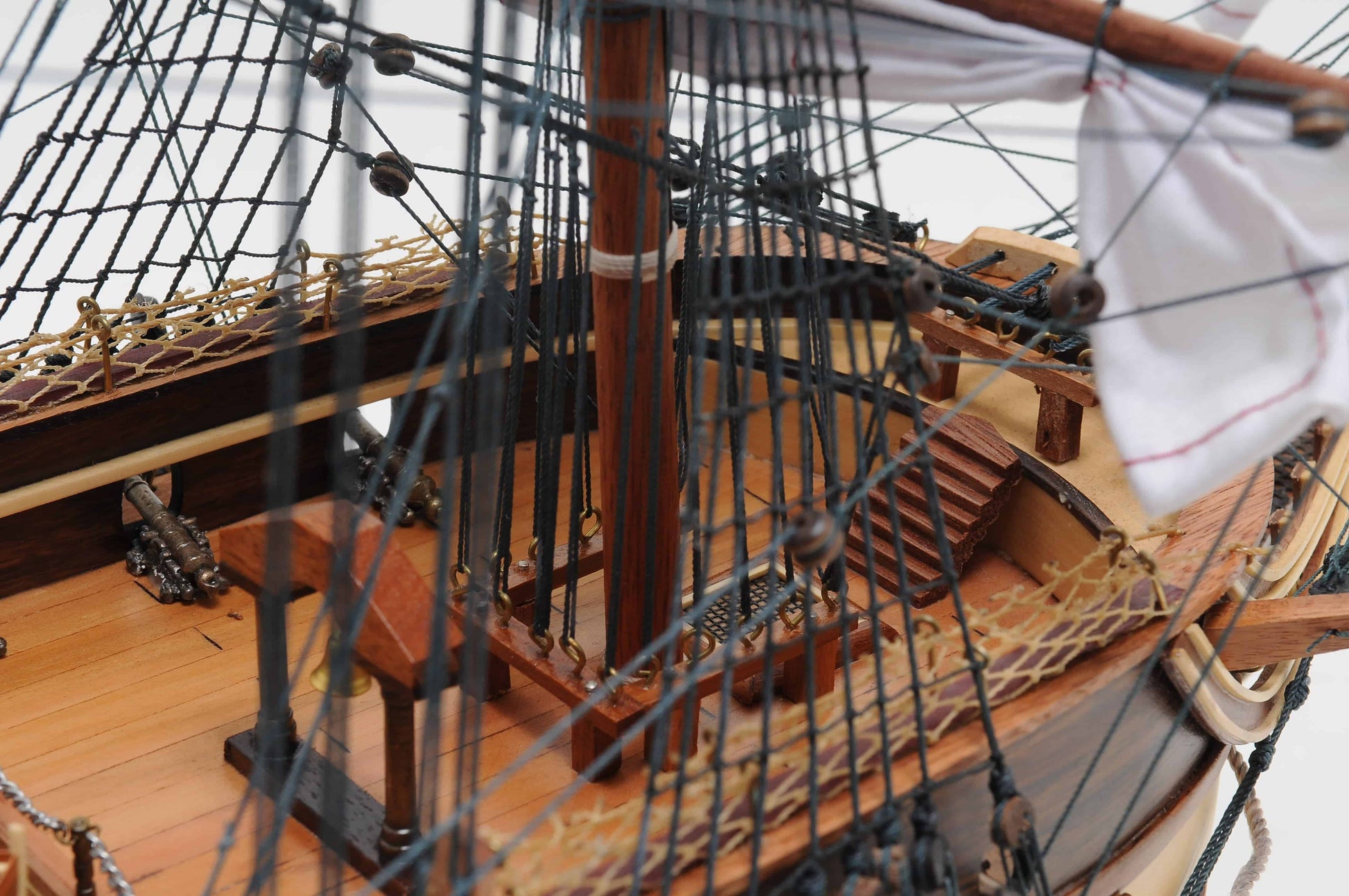 ALDO Hobbies & Creative Arts> Collectibles> Scale Model L: 40 W: 13.75 H: 39.25 Inches / NEW / Wood USS Constitution Large Tall Ship Wood Model Sailboat With Tabletop Display Case Combo Assembled