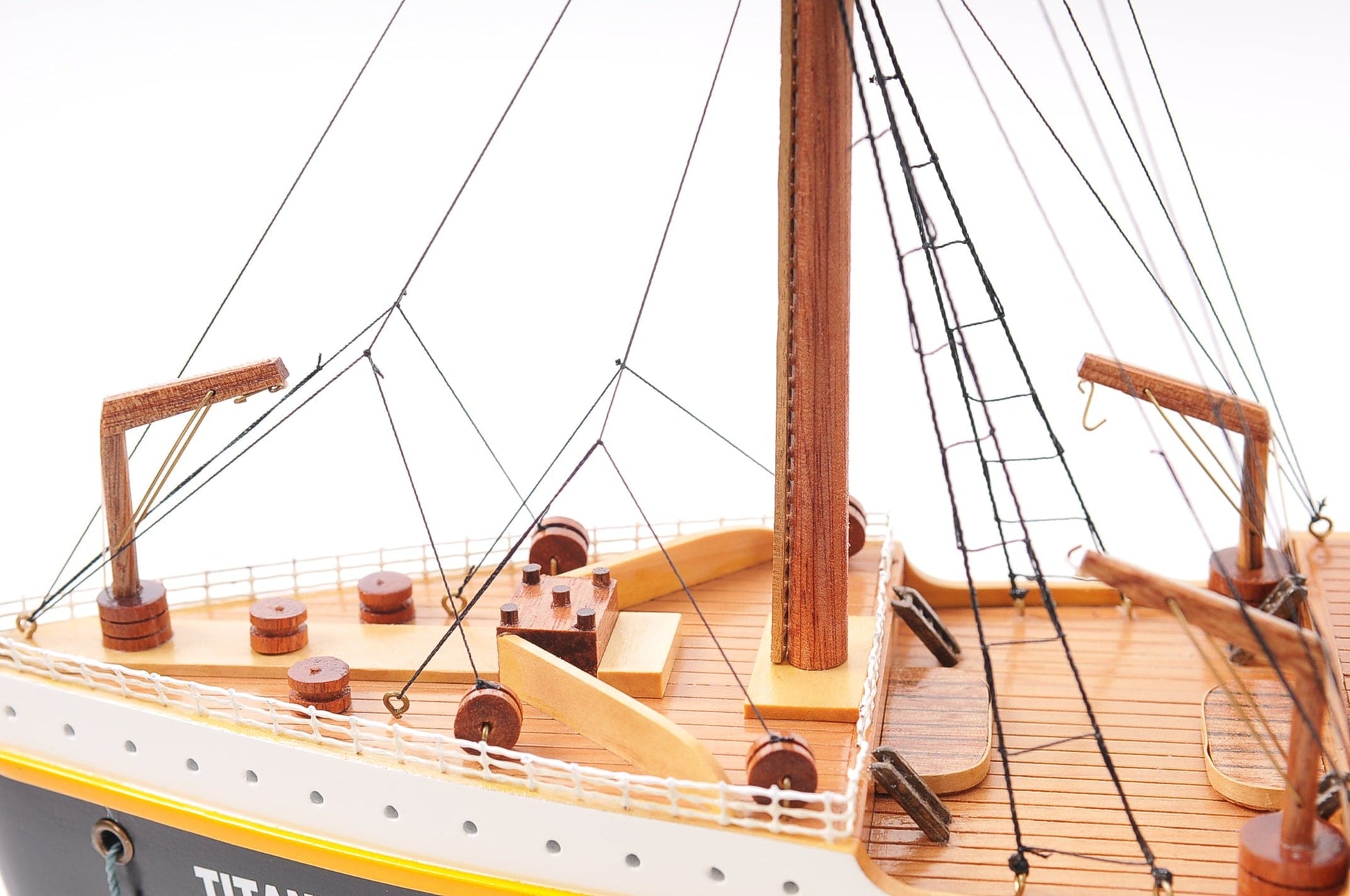ALDO Hobbies & Creative Arts> Collectibles> Scale Model L: 40 W: 4.5 H: 14 Inches / NEW / Wood RMS Titanic Painted Large Passenger Ship Ocean Liner Wood Model Assembled