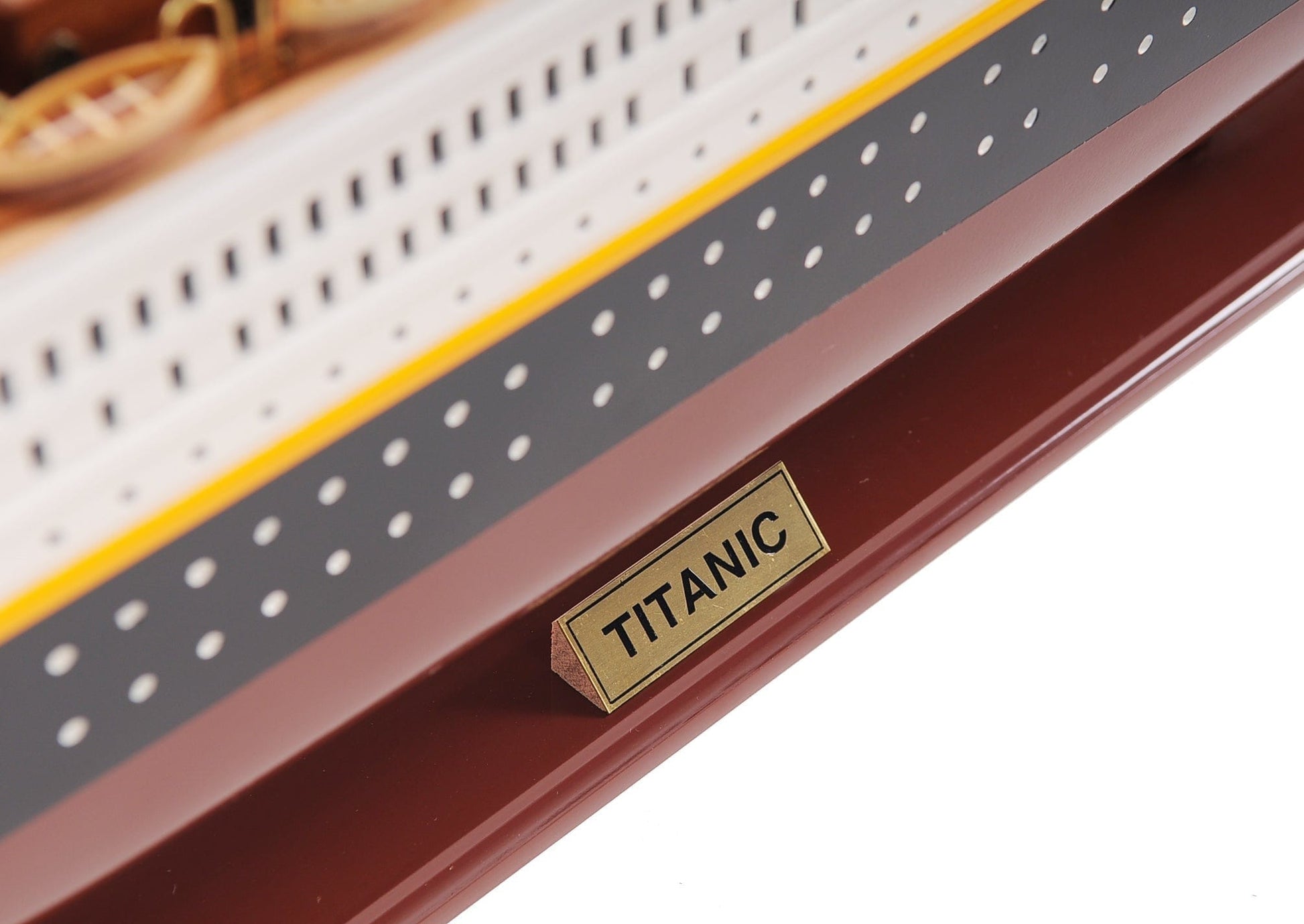 ALDO Hobbies & Creative Arts> Collectibles> Scale Model RMS Titanic Painted Medium Passenger Ship Ocean Liner Wood Model With Display Case Assembled.